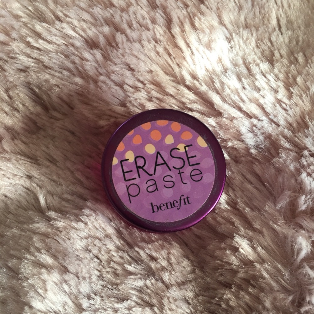 Benefit Erase Paste